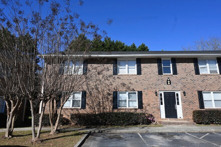 More Photos Of 393 Stone Mountain St, Lawrenceville Apartments For Sale