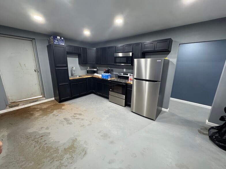 More Photos Of 2501 W County Road 114, Midland Warehouse For Sale