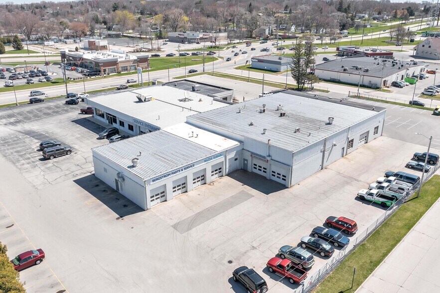 More Photos Of 1988 E Mason St, Green Bay Auto Dealership For Sale