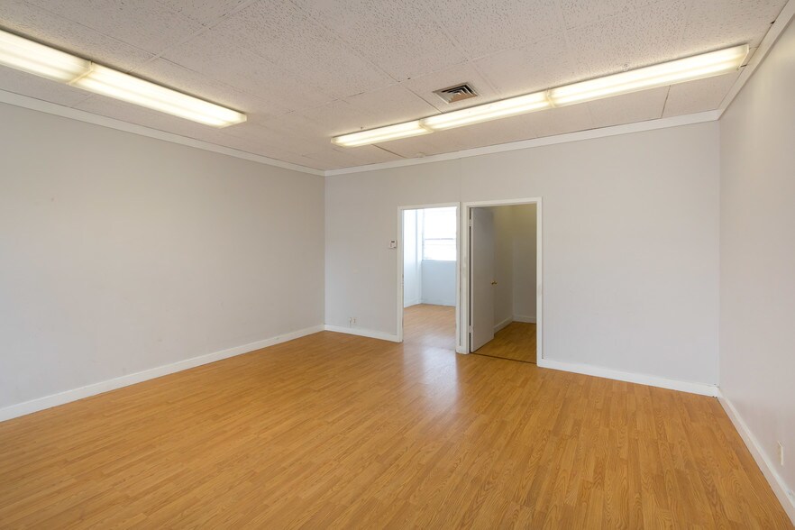 More Photos Of 1125 N King St, Honolulu Storefront Retail Office For Lease