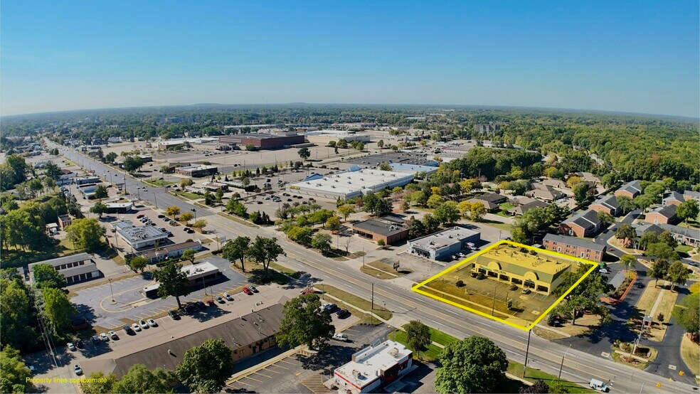 More Photos Of 8017-8067 N Wayne Rd, Westland Storefront For Lease