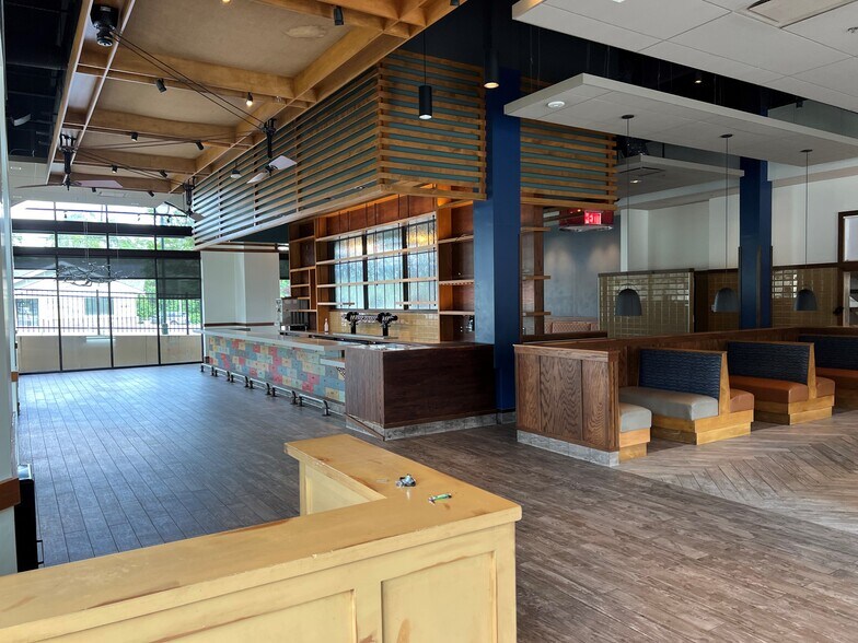 More Photos Of 4600 Roswell Rd, Atlanta Unknown For Lease