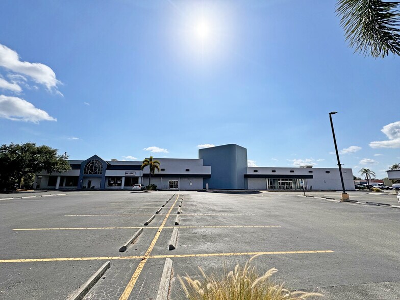 More Photos Of 4300-4380 S Cleveland Ave, Fort Myers Unknown For Lease