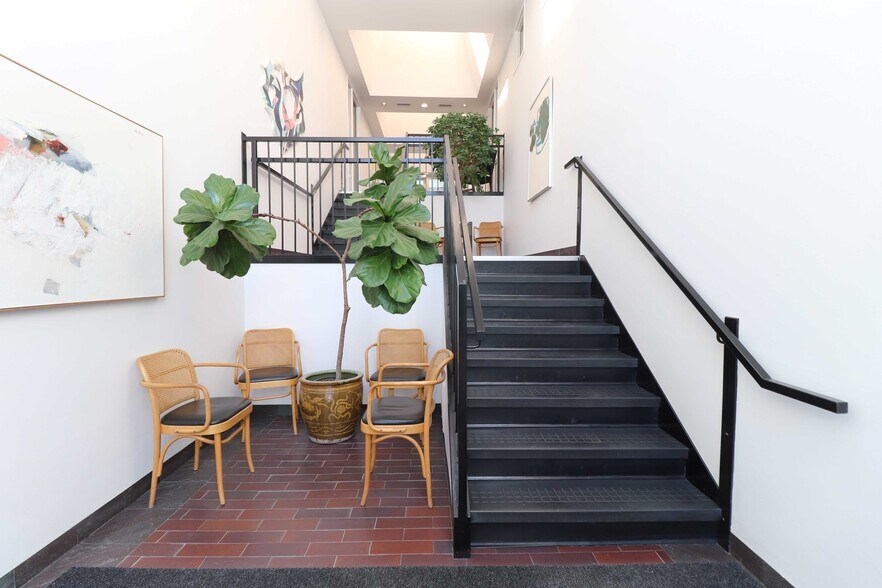 More Photos Of 1005 S 76th Ave, Omaha Medical For Lease