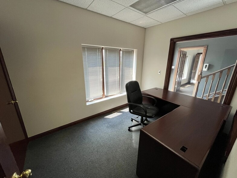 More Photos Of 8080 E 109th Ave, Crown Point Office Residential For Lease