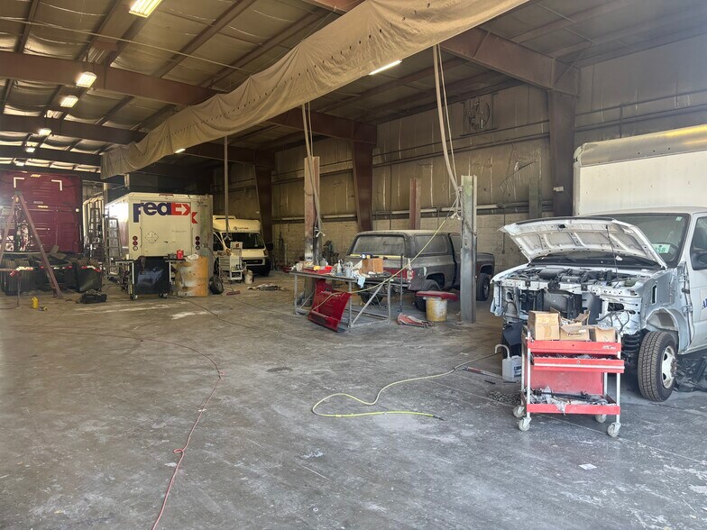 More Photos Of 3650 W Minnesota St, Indianapolis Warehouse For Lease