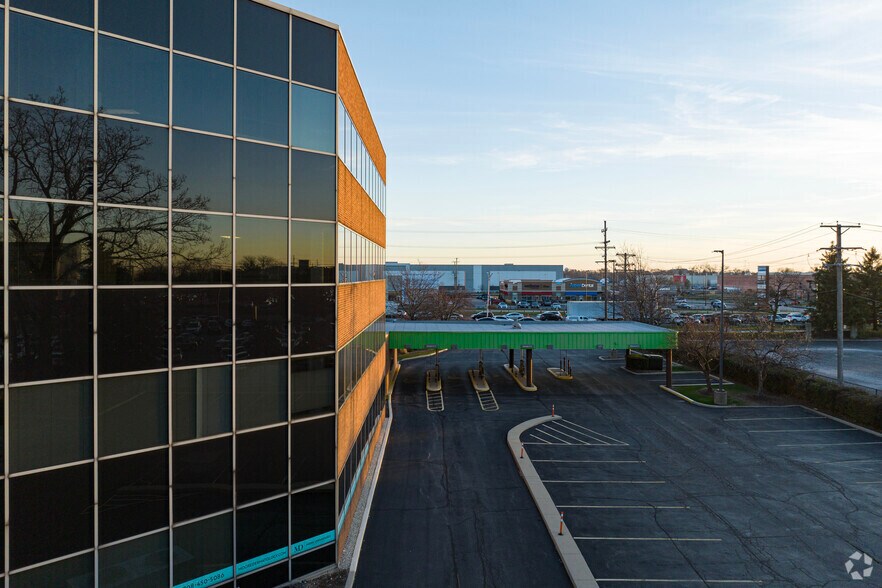 More Photos Of 501 W North Ave, Melrose Park Office For Lease