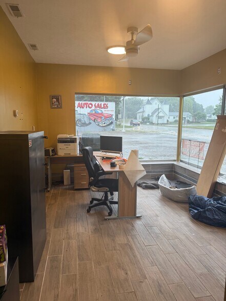 More Photos Of 117 E Roosevelt Rd, Stillman Valley Auto Repair For Lease