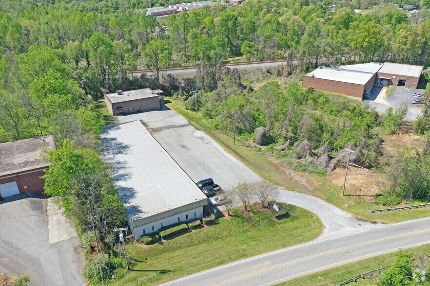 More Photos Of 604 Old Thomasville Rd, High Point Warehouse For Lease
