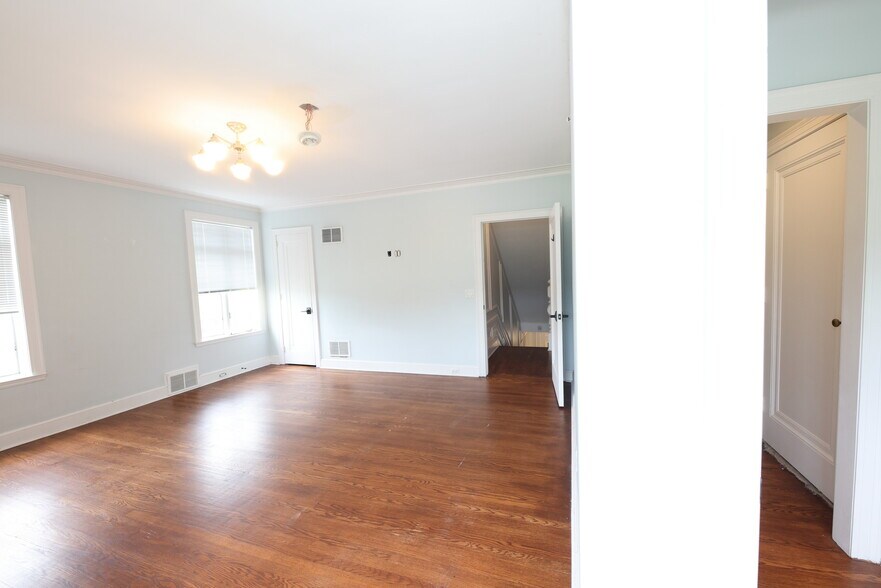More Photos Of 12 Lotus Ave, Chester Specialty For Sale