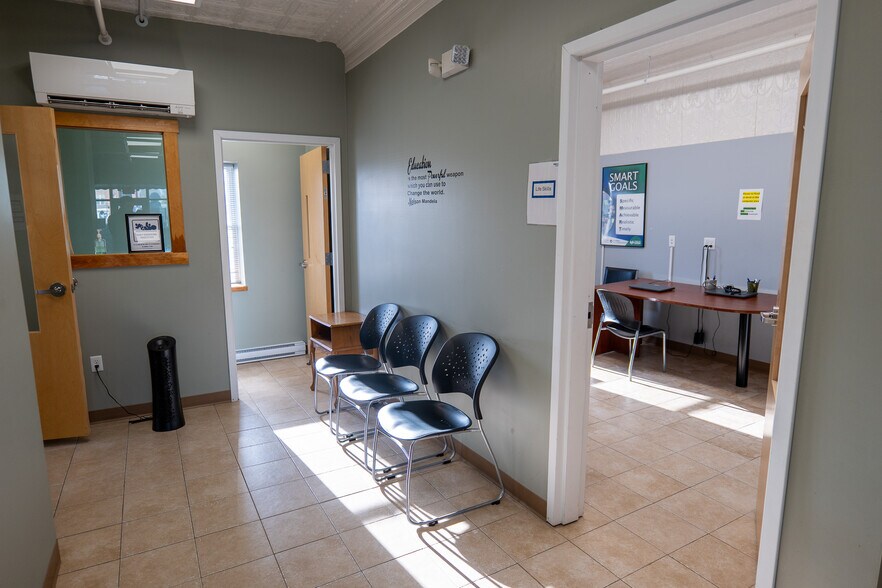 More Photos Of 4 Market Sq, Houlton Office For Sale