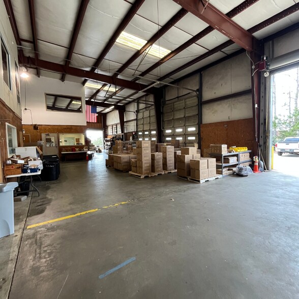 More Photos Of 125 Carnes Dr, Fayetteville Warehouse For Sale