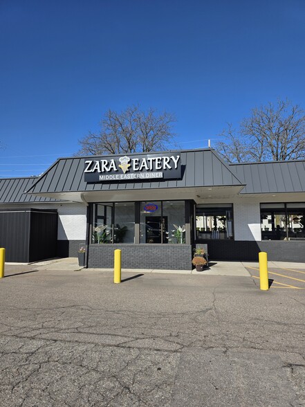 Primary Photo Of 1186 E West Maple Rd, Walled Lake Restaurant For Lease