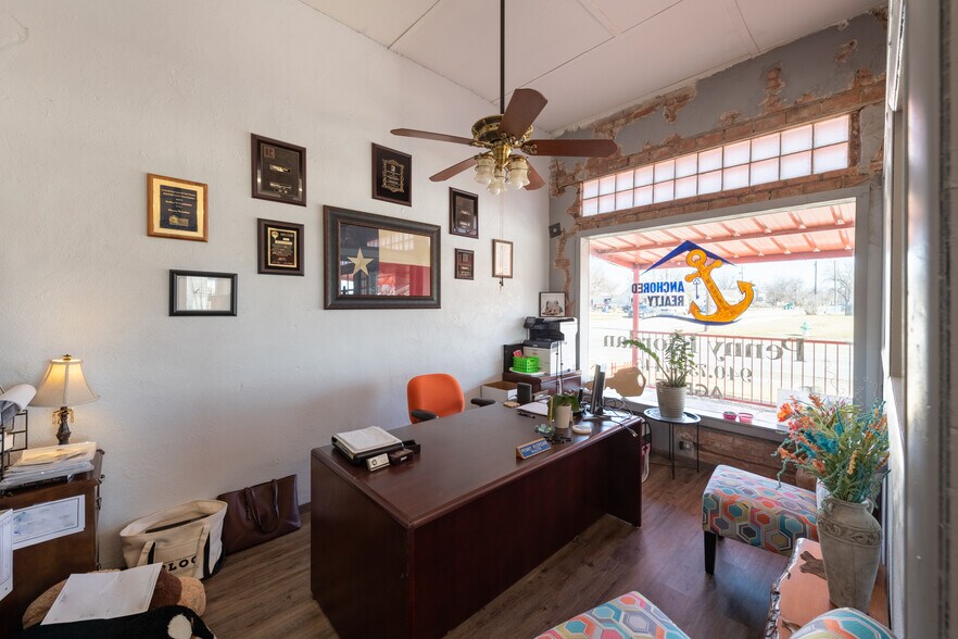 More Photos Of 315 N Bridge St, Henrietta Storefront For Sale