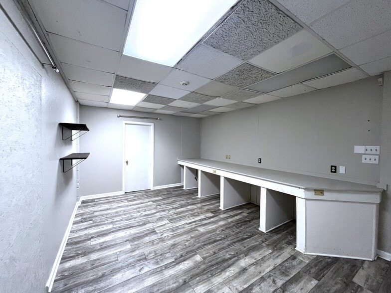 More Photos Of 33 King St, Shippensburg Storefront Retail Residential For Lease