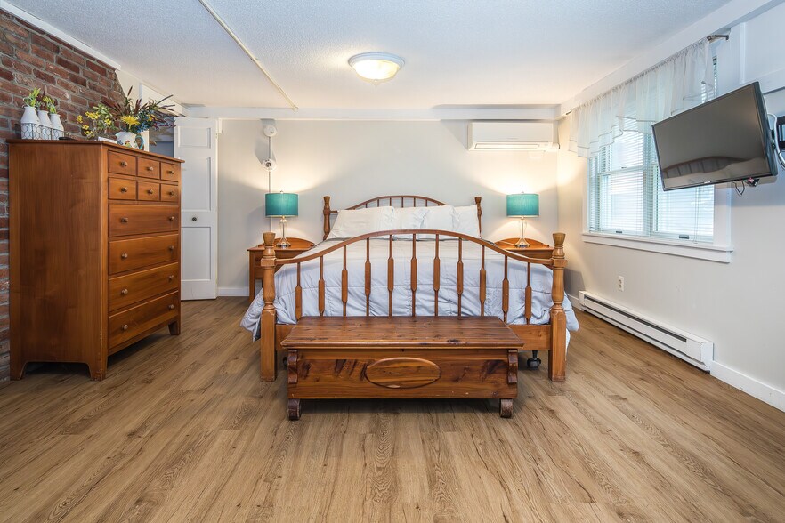 More Photos Of 78 Cream Hill Rd, Mendon Hospitality For Sale