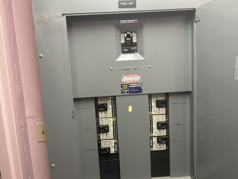 More Photos Of 101 S Prospect St, Crescent City Flex For Sale