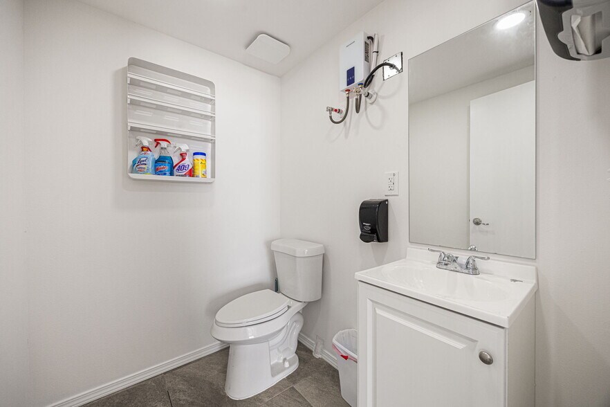 More Photos Of 15002 Bj Dusek Rd, Wallis Flex For Sale
