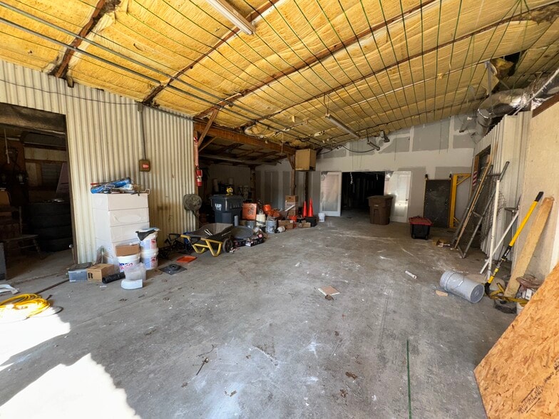 More Photos Of 10535 Highway 53 W, Talking Rock Service For Sale