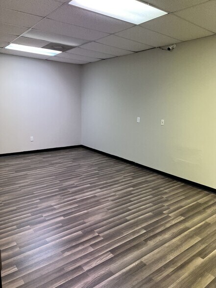 More Photos Of 16325 Northcross Dr, Huntersville Office For Lease