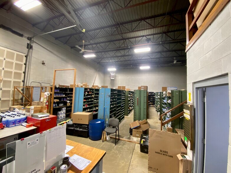 More Photos Of 1229 Country Club Mnr, Fairmont Auto Dealership For Lease