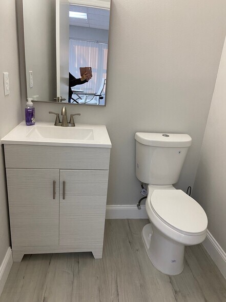 More Photos Of 2650 Bahia Vista St, Sarasota Medical For Sale