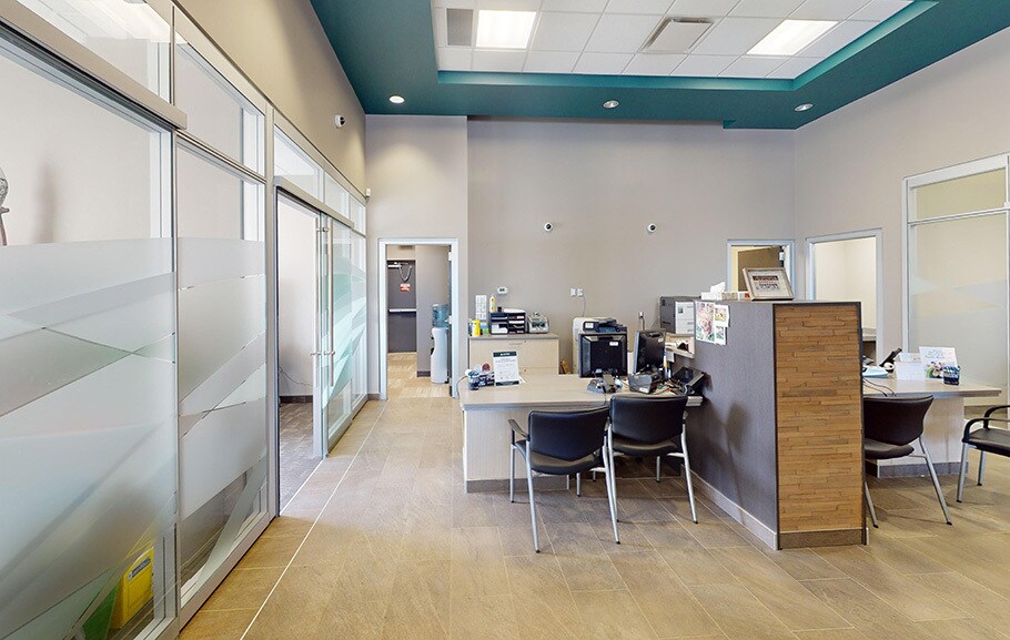 More Photos Of 1012 Manitoba Av, Selkirk Medical For Lease