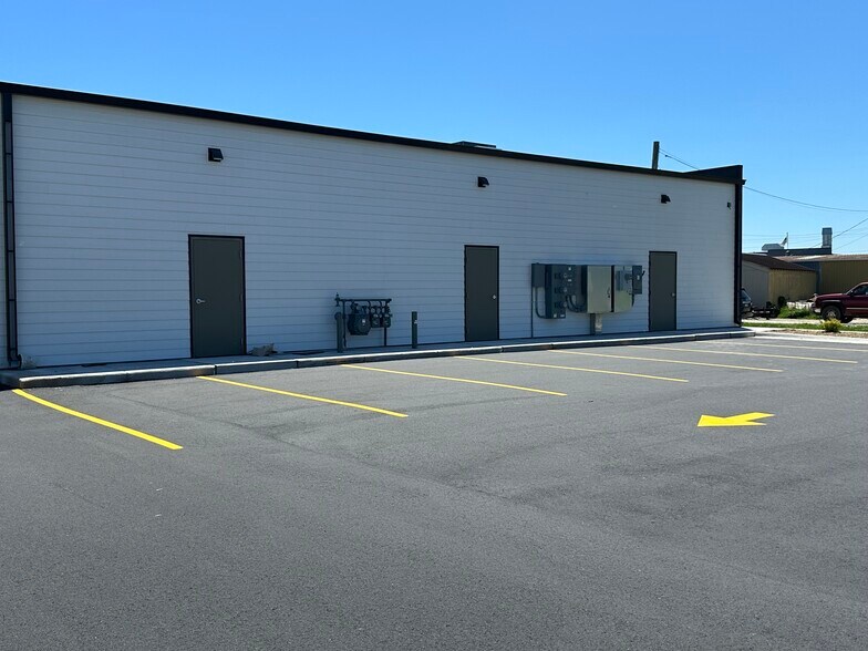 More Photos Of 3810 Calumet Ave, Manitowoc Freestanding For Sale