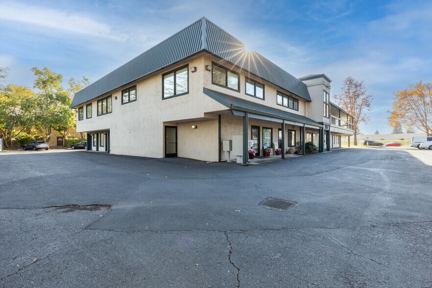 More Photos Of 6050 Commerce Blvd, Rohnert Park Office For Lease