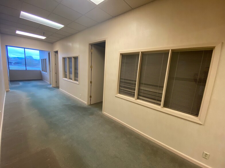 More Photos Of 1140-1144 Willagillespie Rd, Eugene Office For Sale