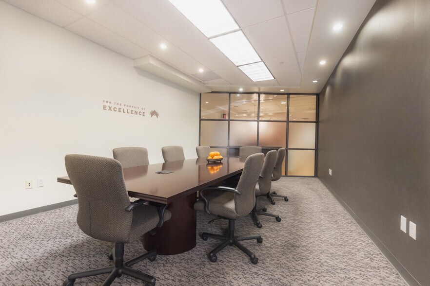 More Photos Of 6565 Americas Pky NE, Albuquerque Coworking Space