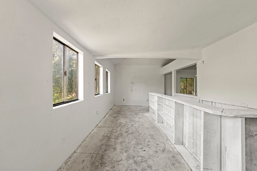 More Photos Of 10991 River Rd, Forestville Flex For Sale