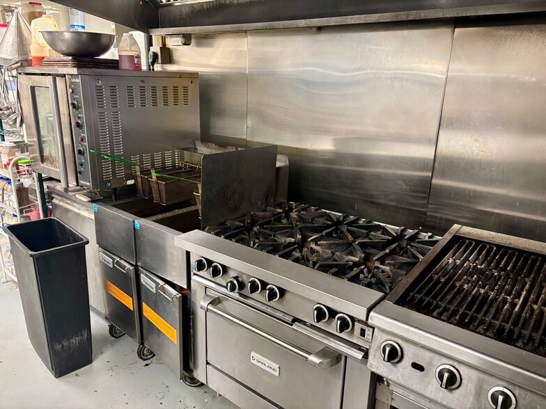 More Photos Of 12-18 E Cross St, Baltimore Storefront For Sale