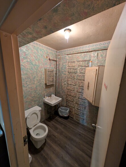 More Photos Of 158 S White Horse Pike, Audubon General Retail For Sale