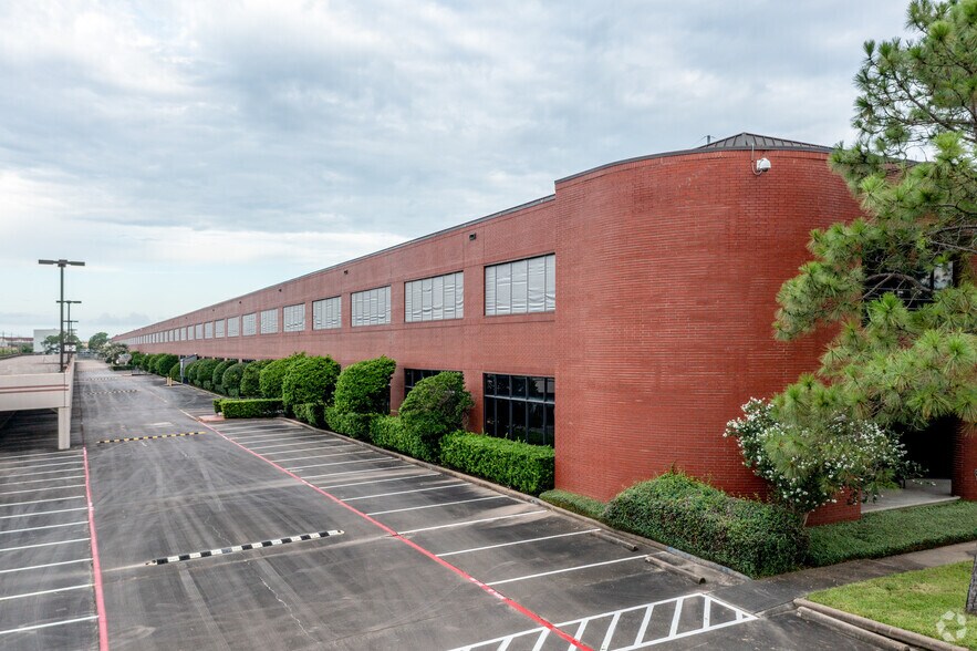 More Photos Of 600 Gemini St, Houston Office For Sale