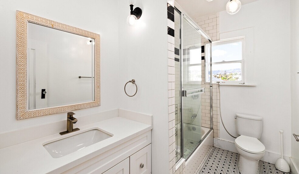 More Photos Of 435 Vernon St, Oakland Specialty For Sale