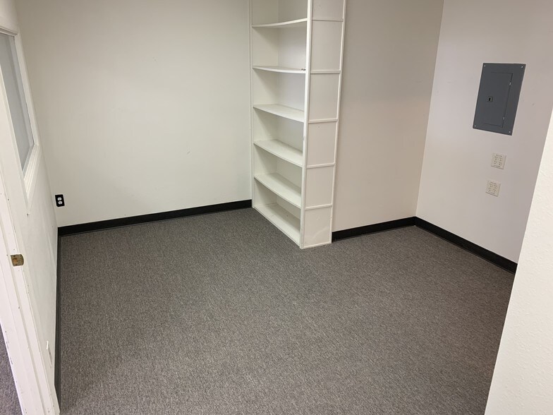 More Photos Of 3101-3121 Kintzley Ct, Laporte Storefront Retail Office For Lease