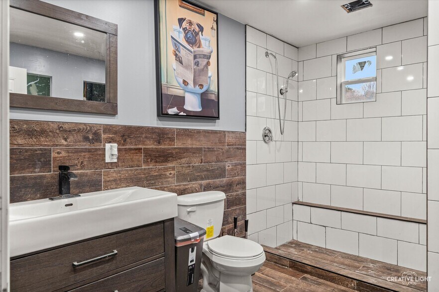 More Photos Of 3711 W Algonquin Rd, Algonquin Flex For Sale