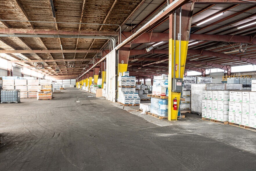 More Photos Of 3710-3719 E Us-90, Lake City Manufacturing For Lease