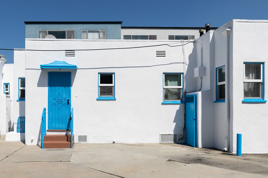 More Photos Of 2243 S Ridgeley Dr, Los Angeles Apartments For Sale