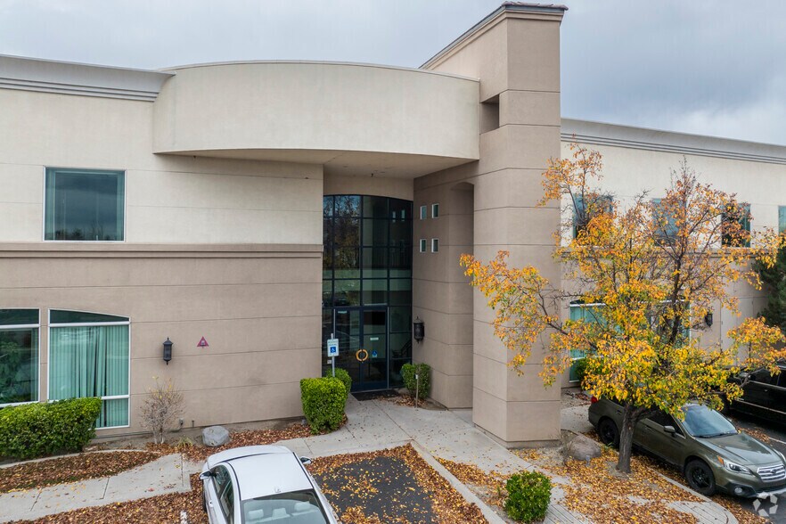 More Photos Of 9785 Gateway Dr, Reno Office For Lease