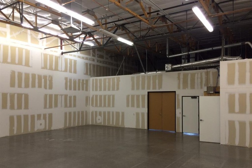 More Photos Of 2225 W Pecos Rd, Chandler Light Manufacturing For Lease