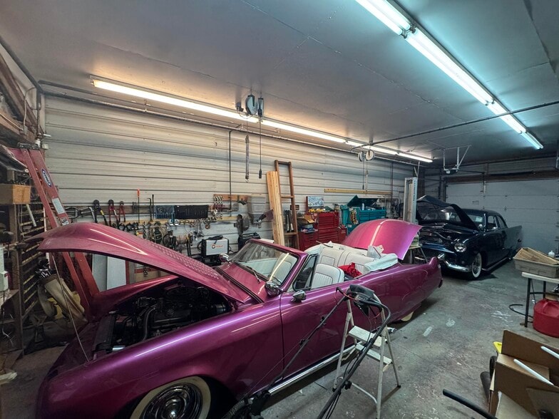 More Photos Of 818 Morton Ave, Bardstown Manufacturing For Sale