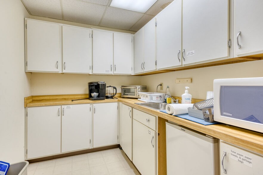 More Photos Of 186-188 E Center St, Manchester Office For Sale