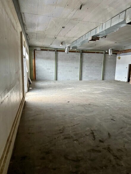 More Photos Of 403 W Central Ave, Coolidge Storefront For Lease