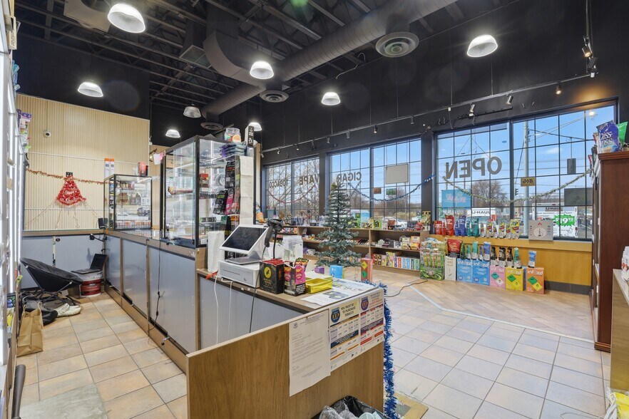 More Photos Of 613 Queen St, Southington Storefront For Sale