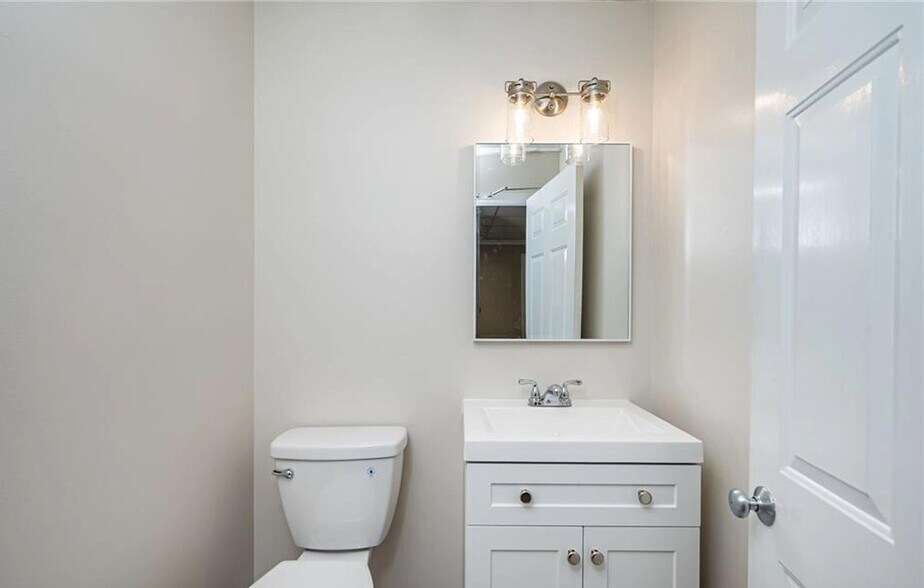 More Photos Of 1241 Mall Dr, North Chesterfield Medical For Lease