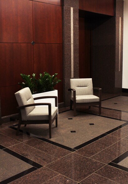 More Photos Of 909 Hidden Ridge Dr, Irving Office For Lease