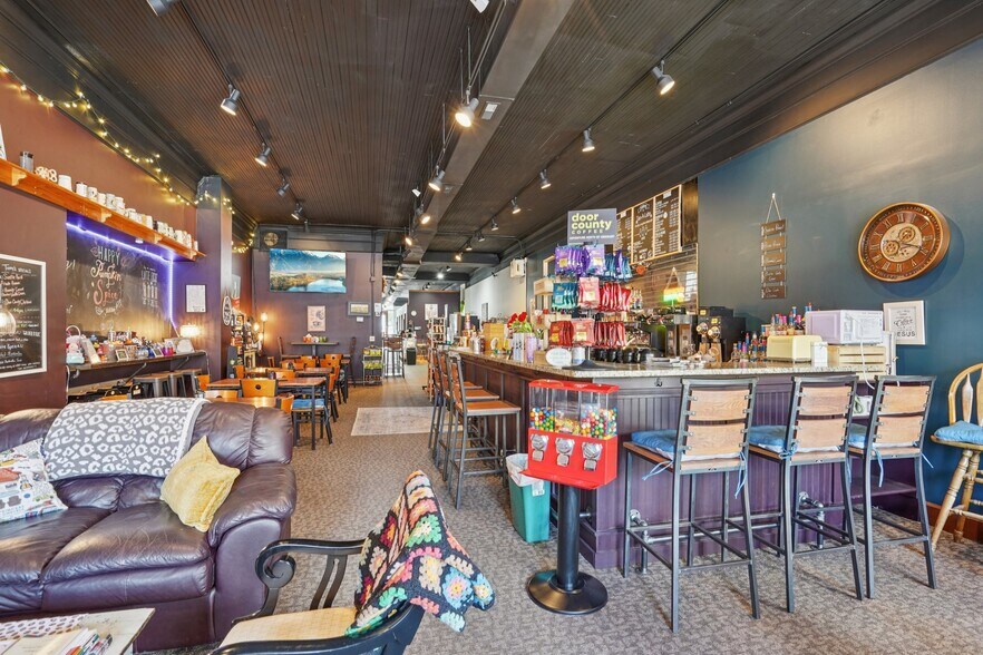 More Photos Of 122-124 N Main St, Jefferson Storefront Retail Residential For Sale