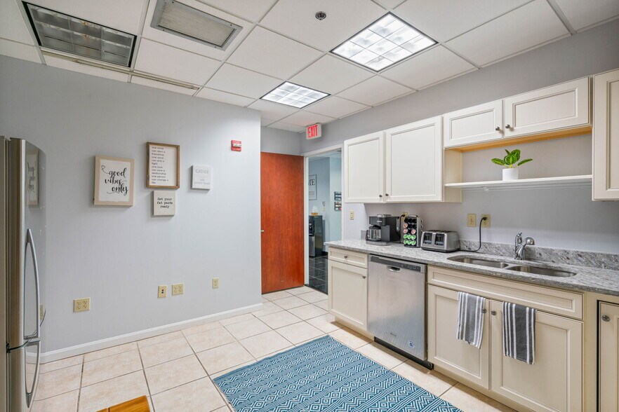 More Photos Of 5350 Shawnee Rd, Alexandria Medical For Sale